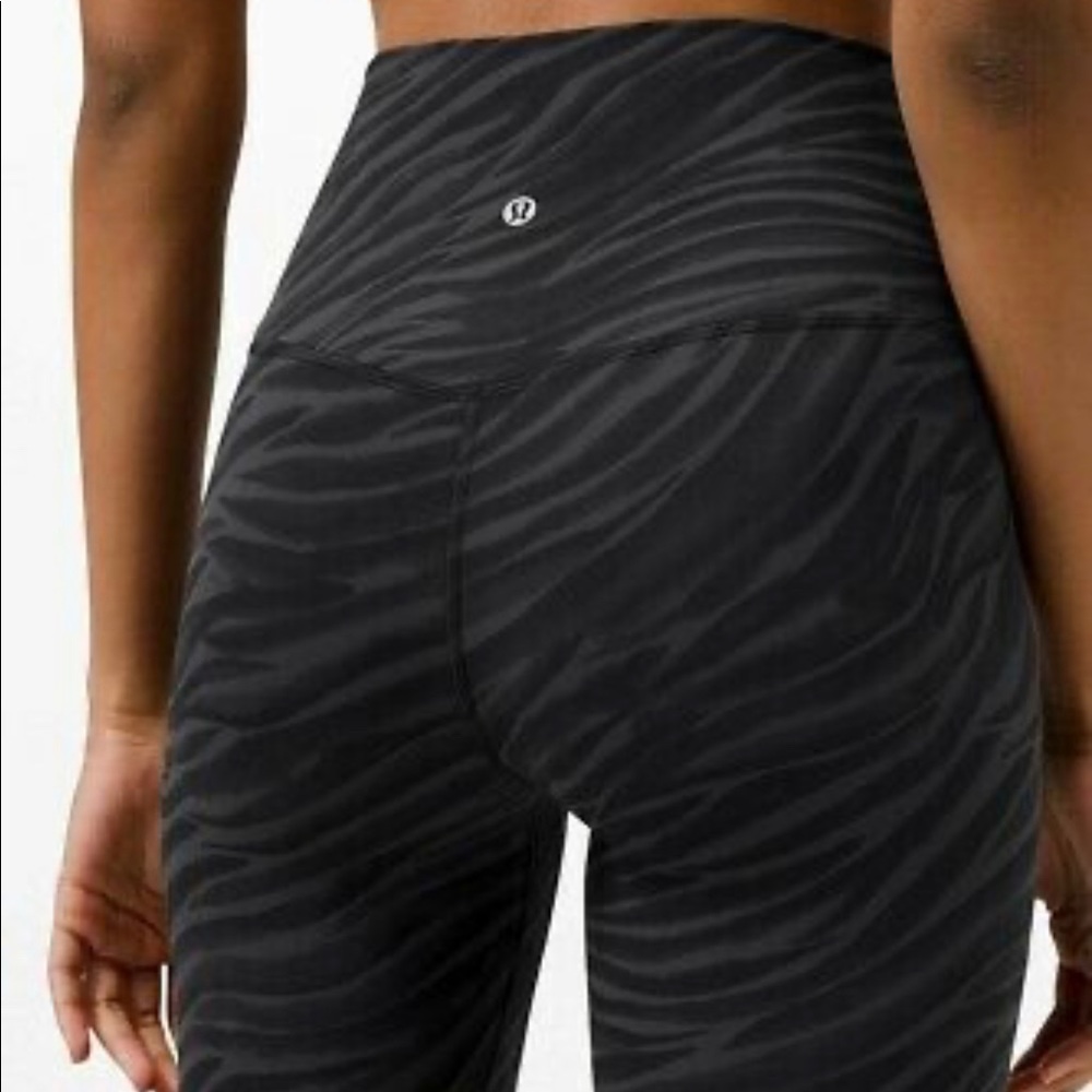 NEW LULULEMON Align Crop 25" 4 Le Tigre Camo Deep Coal Multi Zebra Print Legging - Picture 4 of 6
